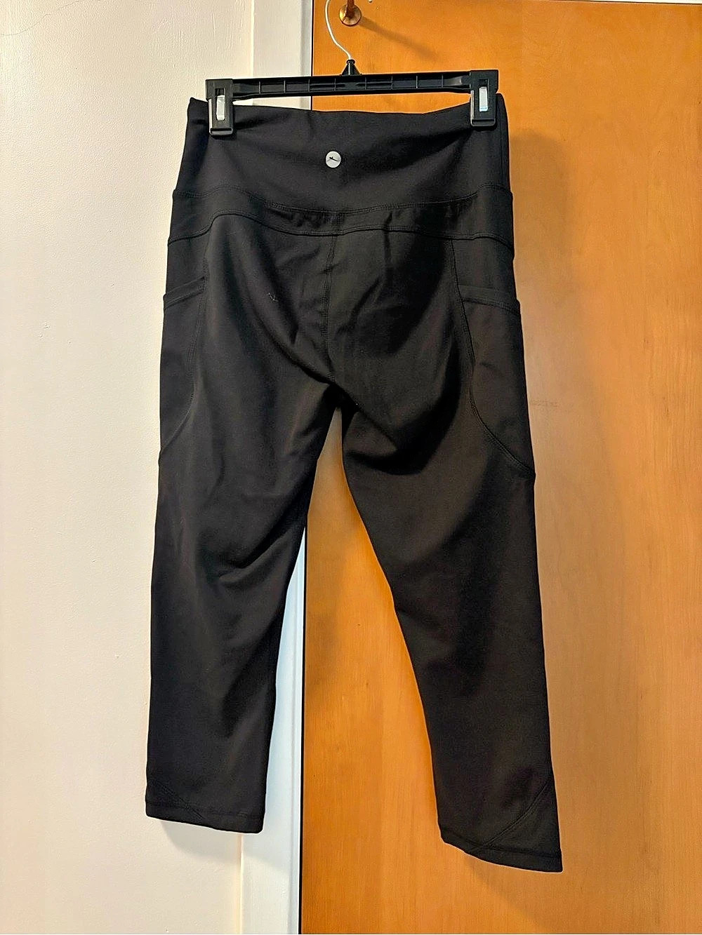 Black Leggings Size Medium Like New - Picture 2 of 3